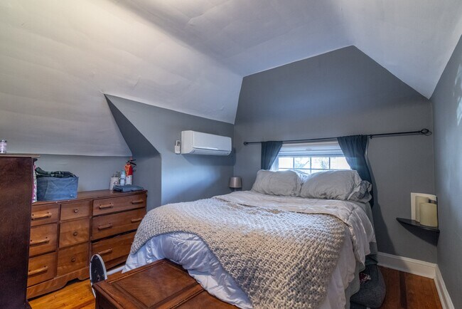 Building Photo - 322 Paxson Ave
