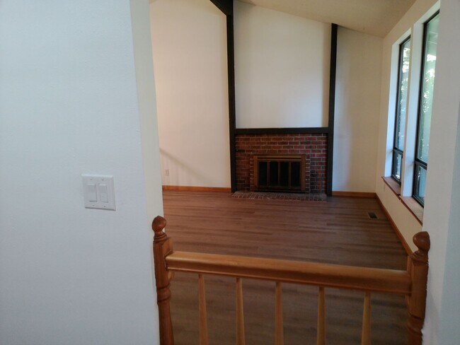 Building Photo - Beautifully Updated 3-Bedroom Home with Of...