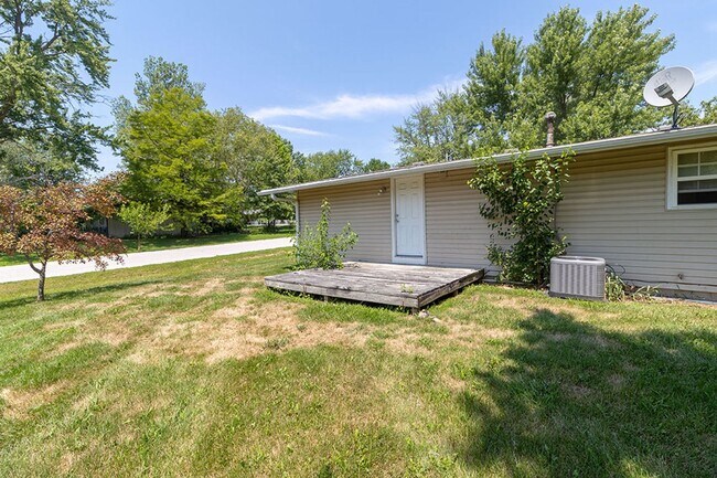 Building Photo - 400-402-402 Meadow Ln