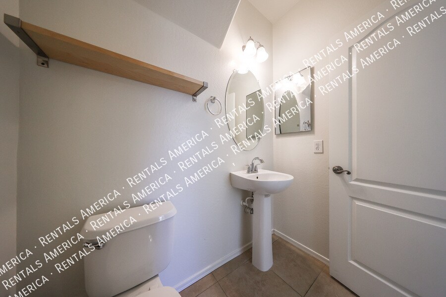 Building Photo - 4256 E Tulsa St