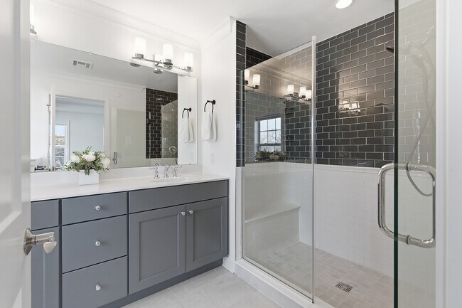 Building Photo - 26 River St