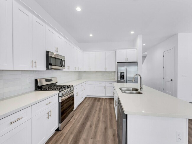 Building Photo - Gorgeous Flagstaff Property