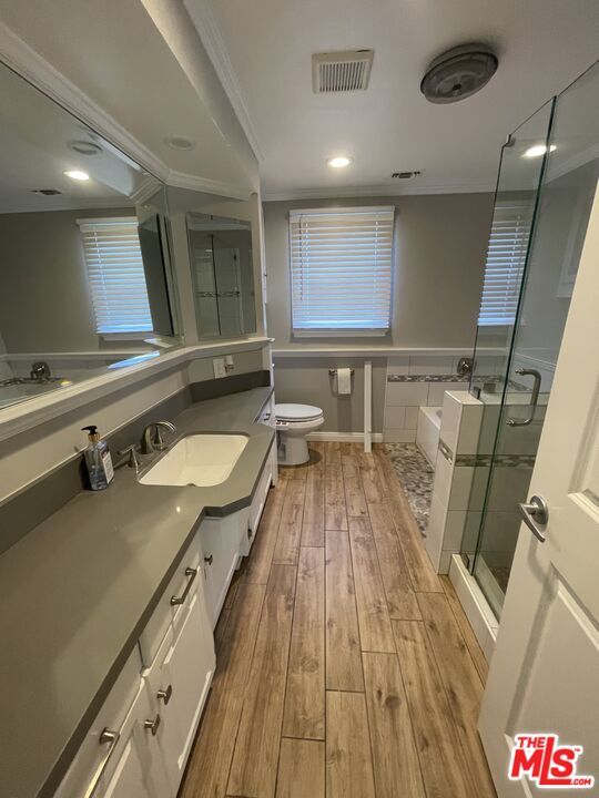 Building Photo - 4439 Don Zarembo Dr