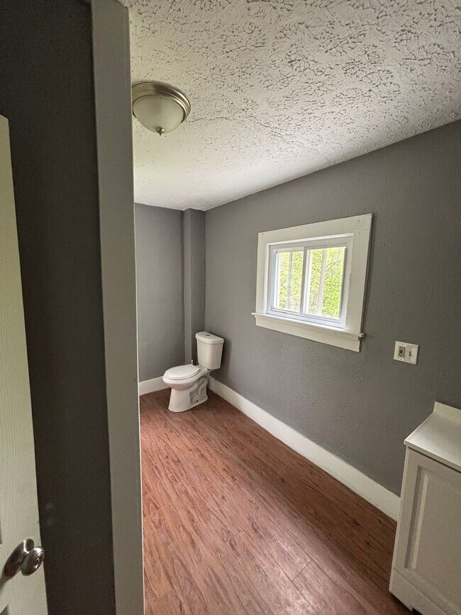Building Photo - Section 8 Accepted!