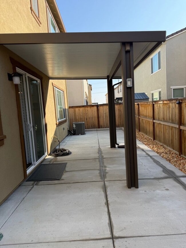 Building Photo - Beautiful home in Northlake!