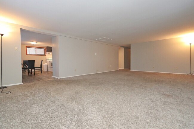 Building Photo - 322 Maple Dr