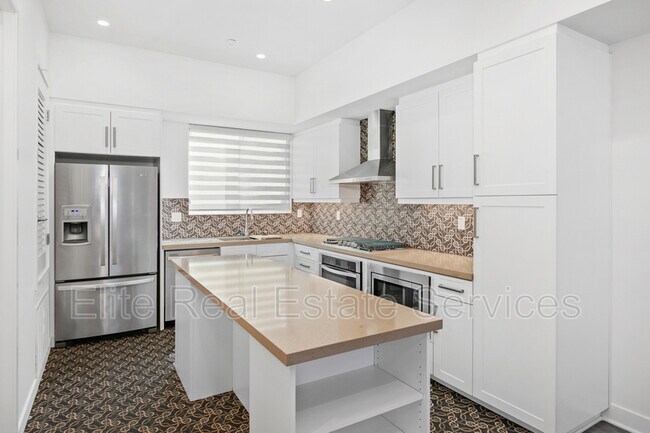 Building Photo - 2065 Fifth Avenue - 1