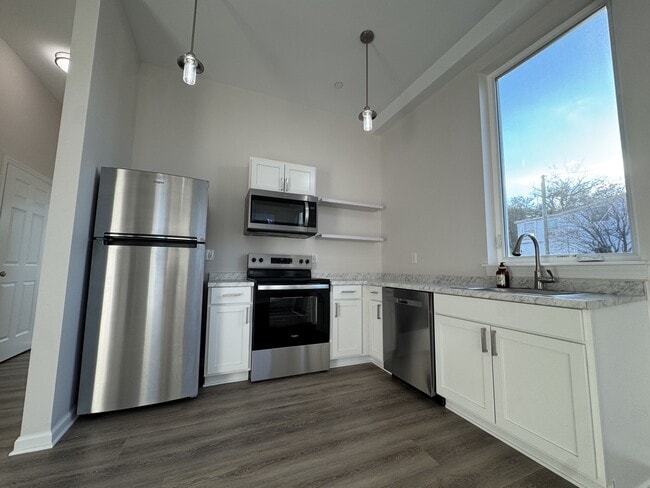 Building Photo - 89 Fishburne St