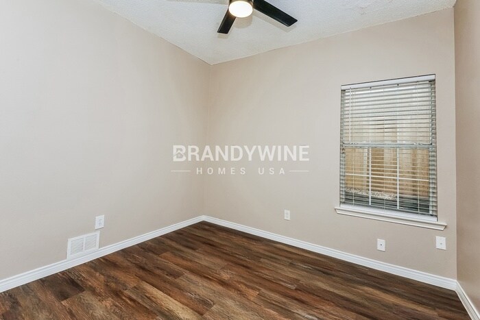 Building Photo - 737 Lionel Way