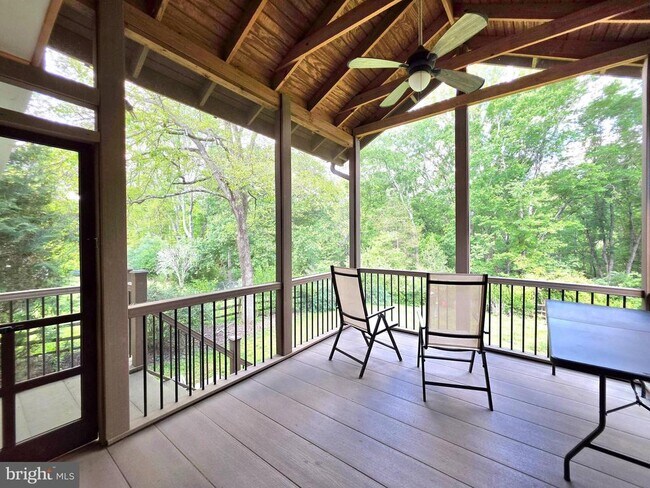 Building Photo - 10930 Howland Dr