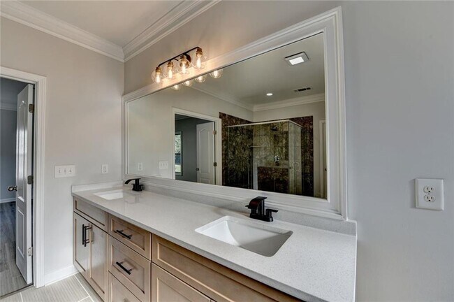 Building Photo - 4032 Ridge Grove Way