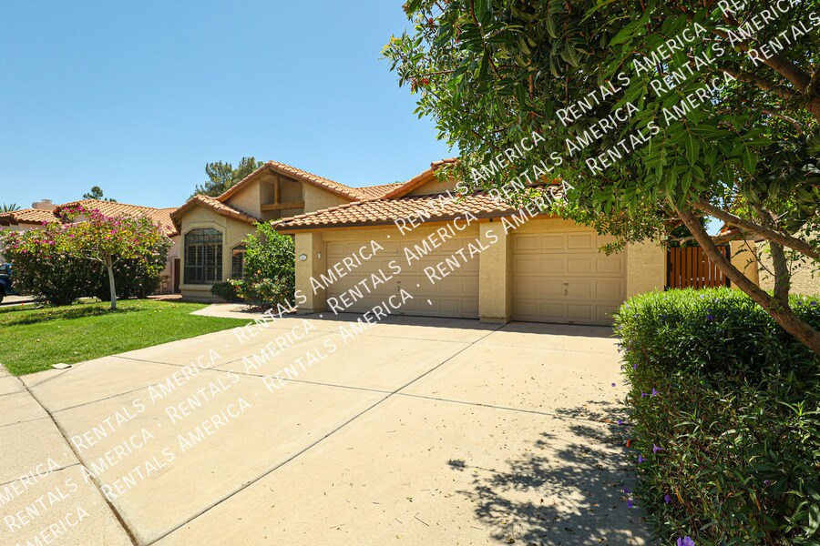 Building Photo - 1635 W Wisteria Dr