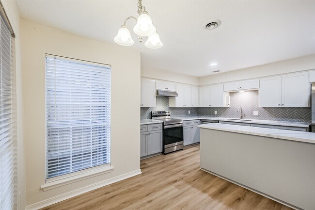 Building Photo - 3362 Continental Dr