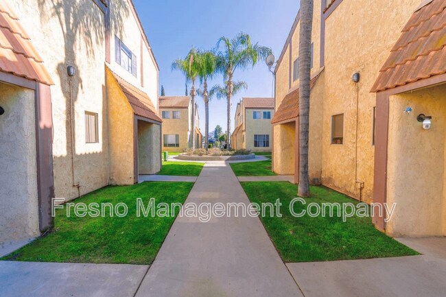 Building Photo - 815 S Demaree St