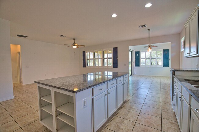 Building Photo - Annual Unfurnished 2 Bedroom 2 Bathroom Ho...