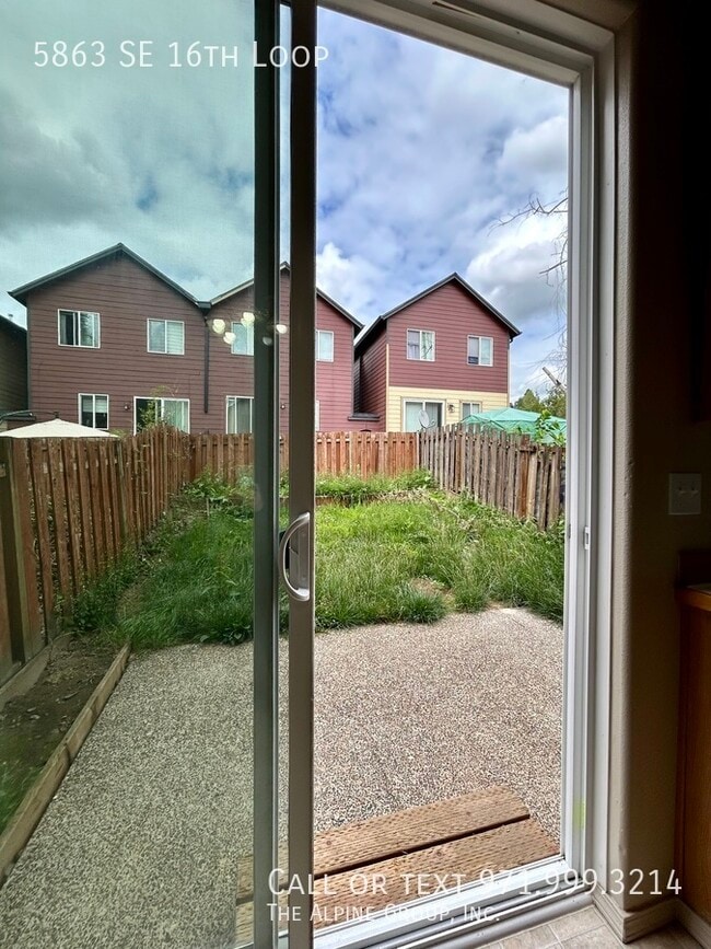 Building Photo - 5863 SE 16th Loop