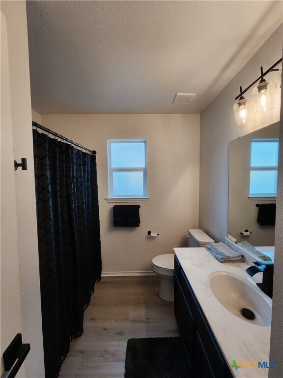 Building Photo - 1212 Neuberry Cliffe