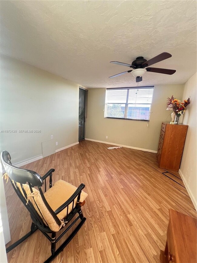 Building Photo - 2851 Somerset Dr