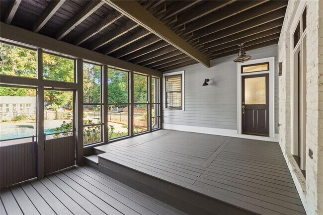 Building Photo - 390 Hembree Rd