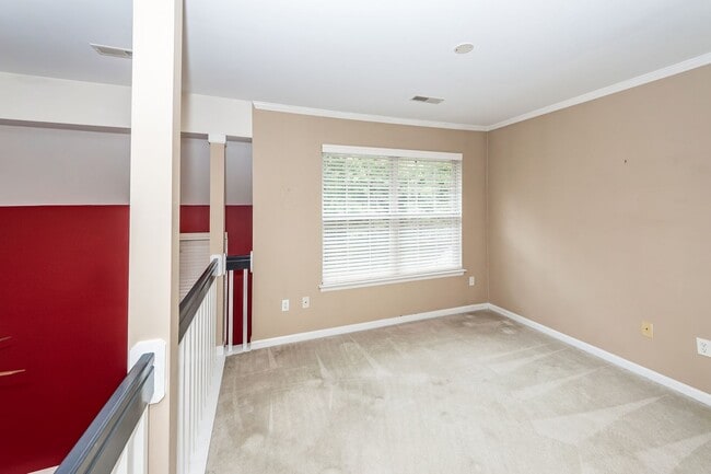 Building Photo - 3 Bedroom 3 Bath Townhome in Persimmon Hil...