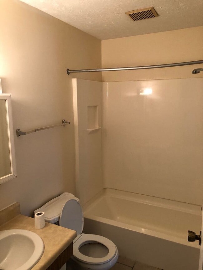 Building Photo - 3 bedroom, 2.5 bathroom townhome: Timber Ridge