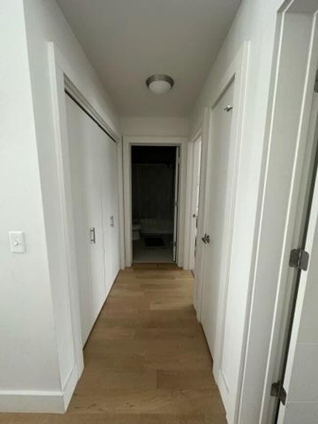 Building Photo - West End Three Bedroom with Modern Finishes