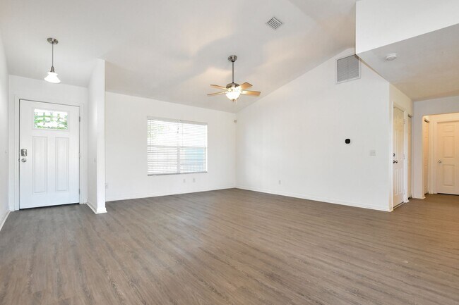 Building Photo - 9892 SW 95th Pl