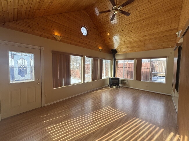 Building Photo - "Charming 3-Bed Haven with Hardwood Floors & Cozy Fireplace in St. Louis Park!"