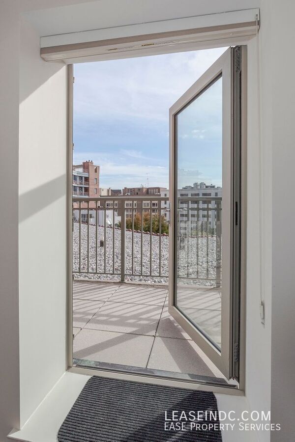 Building Photo - 2425 L St NW