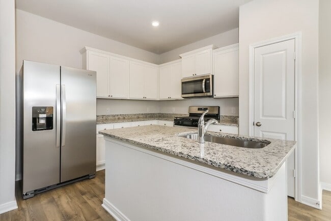 Building Photo - 424 Mustang Trot Dr