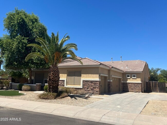 Building Photo - 15494 W Meadowbrook Ave