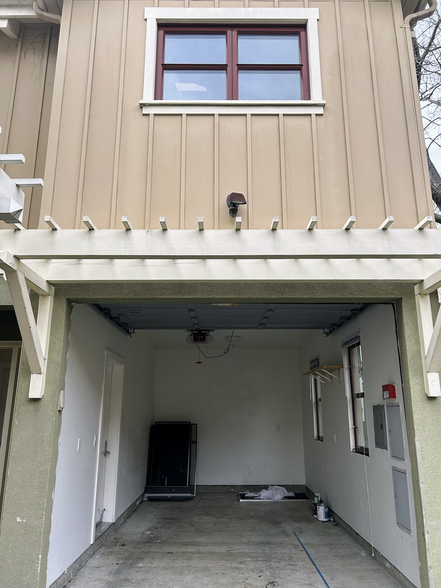 Garage with bedroom 2 above - 535 29th St