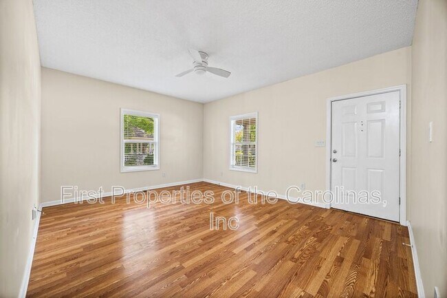 Building Photo - 215 6th St