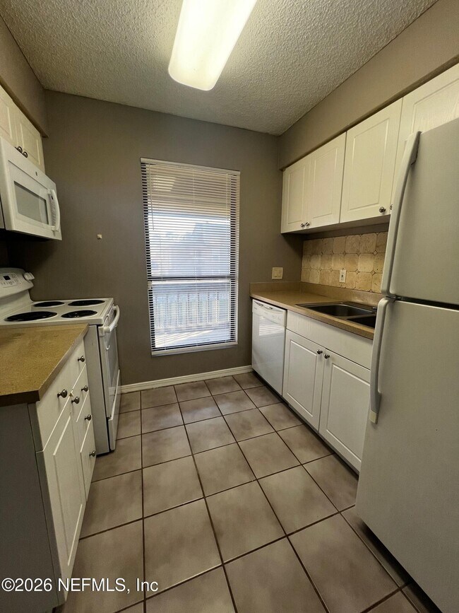 Building Photo - 10200 Belle Rive Blvd
