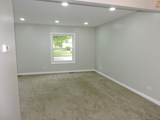 Building Photo - 2030 University Dr