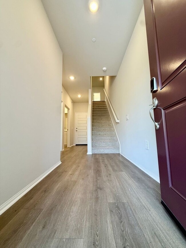 Building Photo - Brand new Townhome! Never Been lived in!  4 Br 4 Ba 2 car garage!