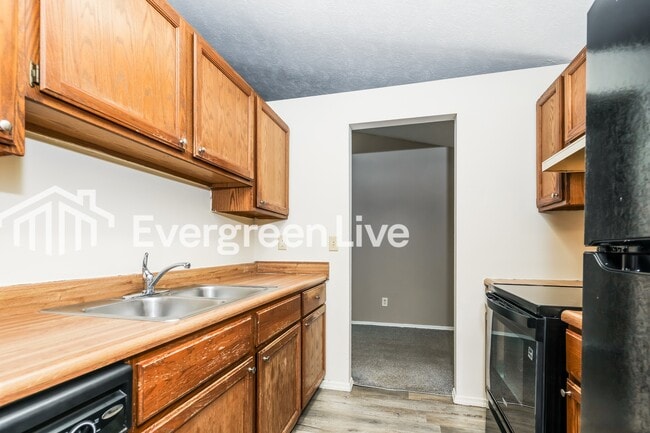 Building Photo - 2836 Miami Village Dr