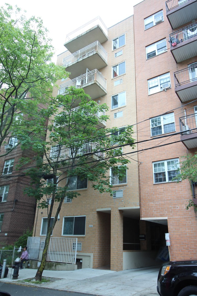 4324 Robinson St - 4324 Robinson St Flushing NY 11355 | Apartment Finder