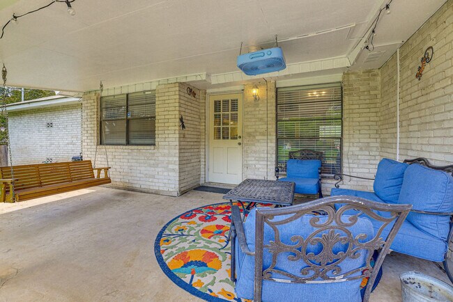 Building Photo - 6222 Madeleine Dr