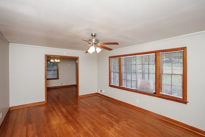 Building Photo - 1532 Romain Dr