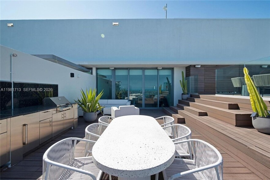 Building Photo - 650 NE 32nd St