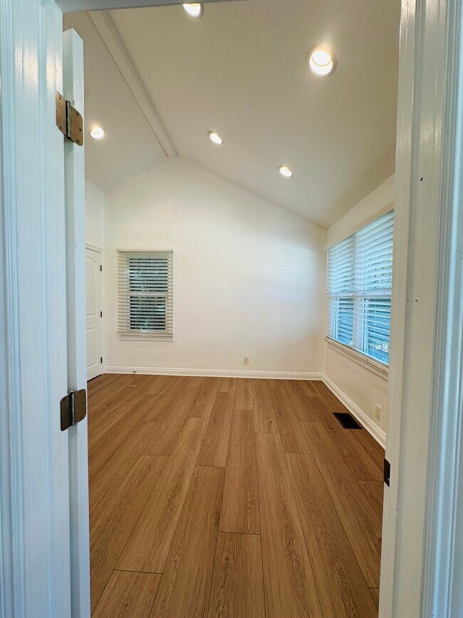 Building Photo - 5148 Otis Ave