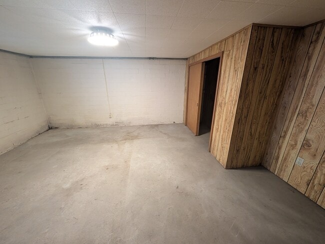 Building Photo - 2031 Blue Dr