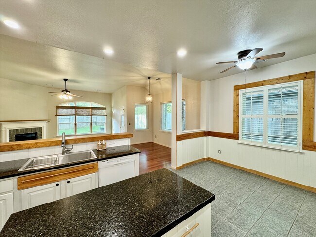 Building Photo - 42 Tranquil Glade Pl