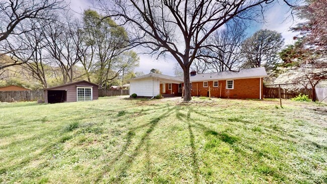 Building Photo - 6821 View Way Dr