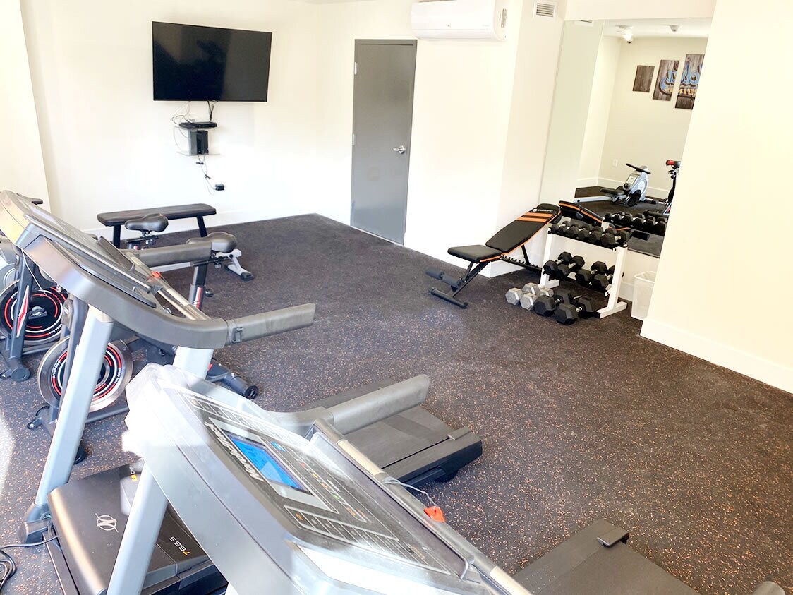 662 Kelton Avenue, Westwood, CA 90024 - GYM - 662 Kelton Ave