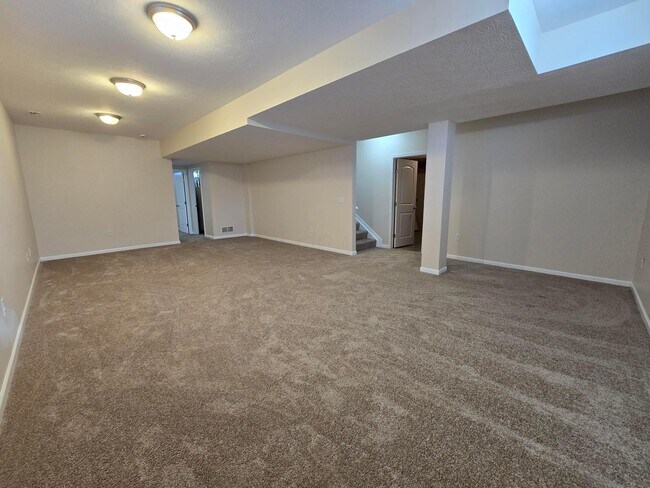 Building Photo - 140 Saddlebred Cir