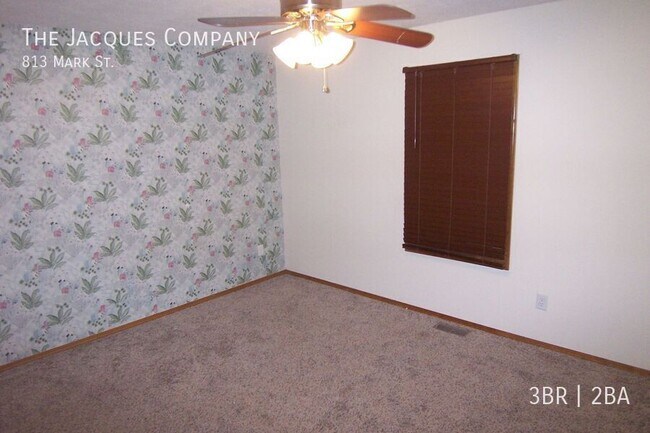 Building Photo - 813 Mark St