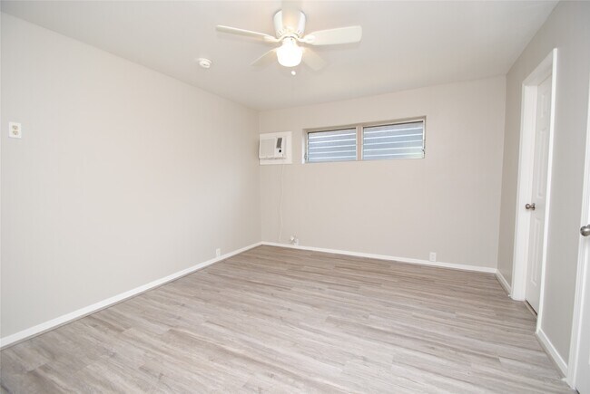 Building Photo - 2515 Yoakum Blvd