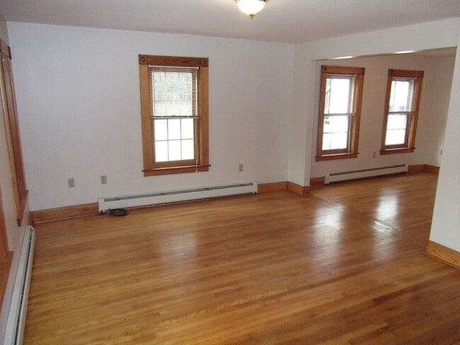 Building Photo - 170 Kemp St
